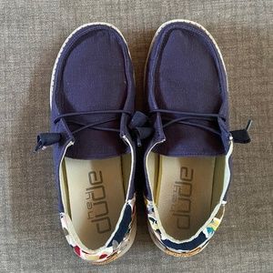 Women’s Hey Dudes, Size 9
